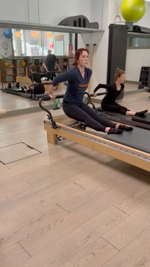 Lisa teaching The Gymnast in her reformer class at our King’s Cross studio on Friday!

#pilates #polestarpilates #polestarpilatesuk #pilatesinstuctor #pilatesteachertraining #pilatesteacher #pilateseducation #pilatesinspiration #pilatestraining #pilateslondon #iampolestar